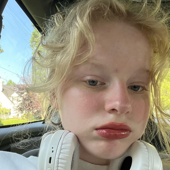 Meet your Posher, Luci - Picture 1 of 1